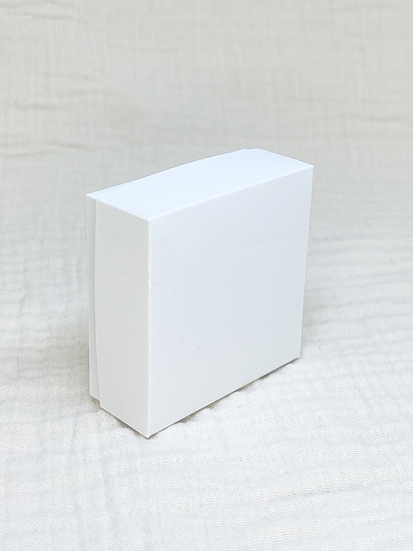 Dekseldoosje in gebroken wit voor doopsuiker - Atelier D