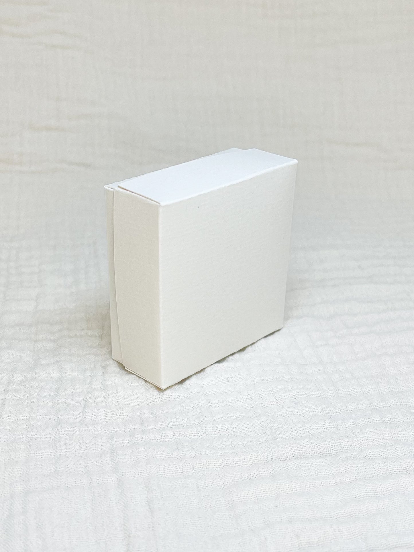 Dekseldoosje in linnen voor doopsuiker - Atelier D