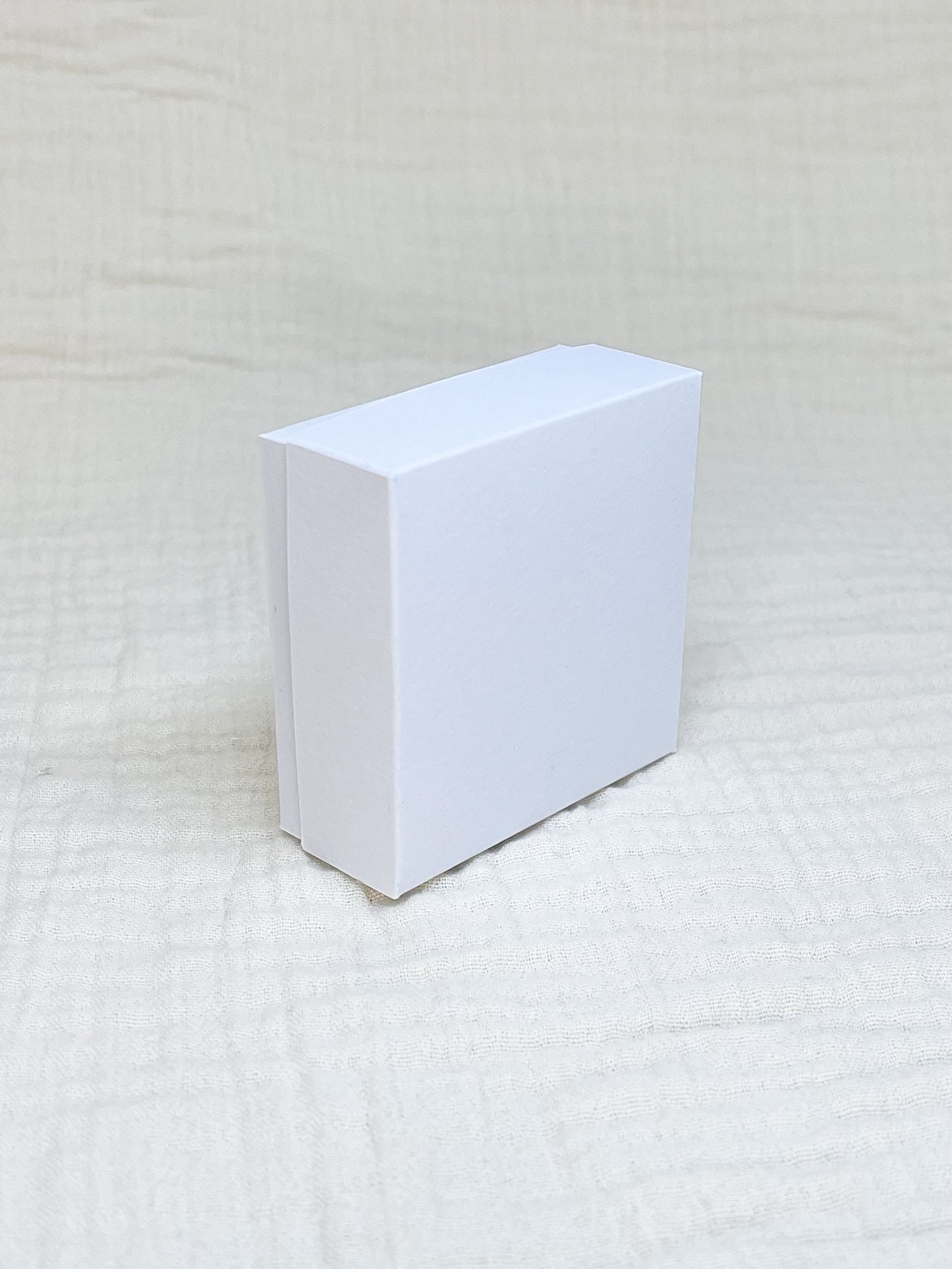 Dekseldoosje in wit voor doopsuiker - Atelier D