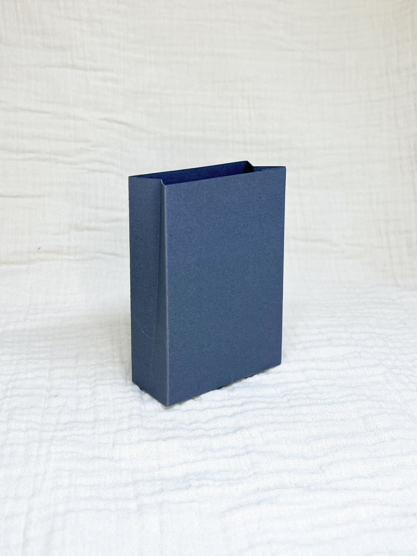 Laag doosje in donker grijs voor doopsuiker - Atelier D