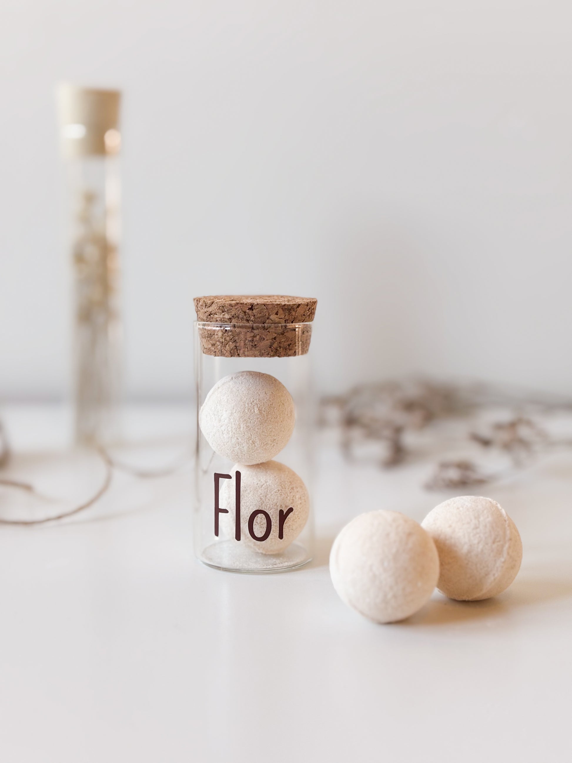 Bruisballetjes voor in bad in kleur beige met geur cookies voor doopsuiker - Atelier D