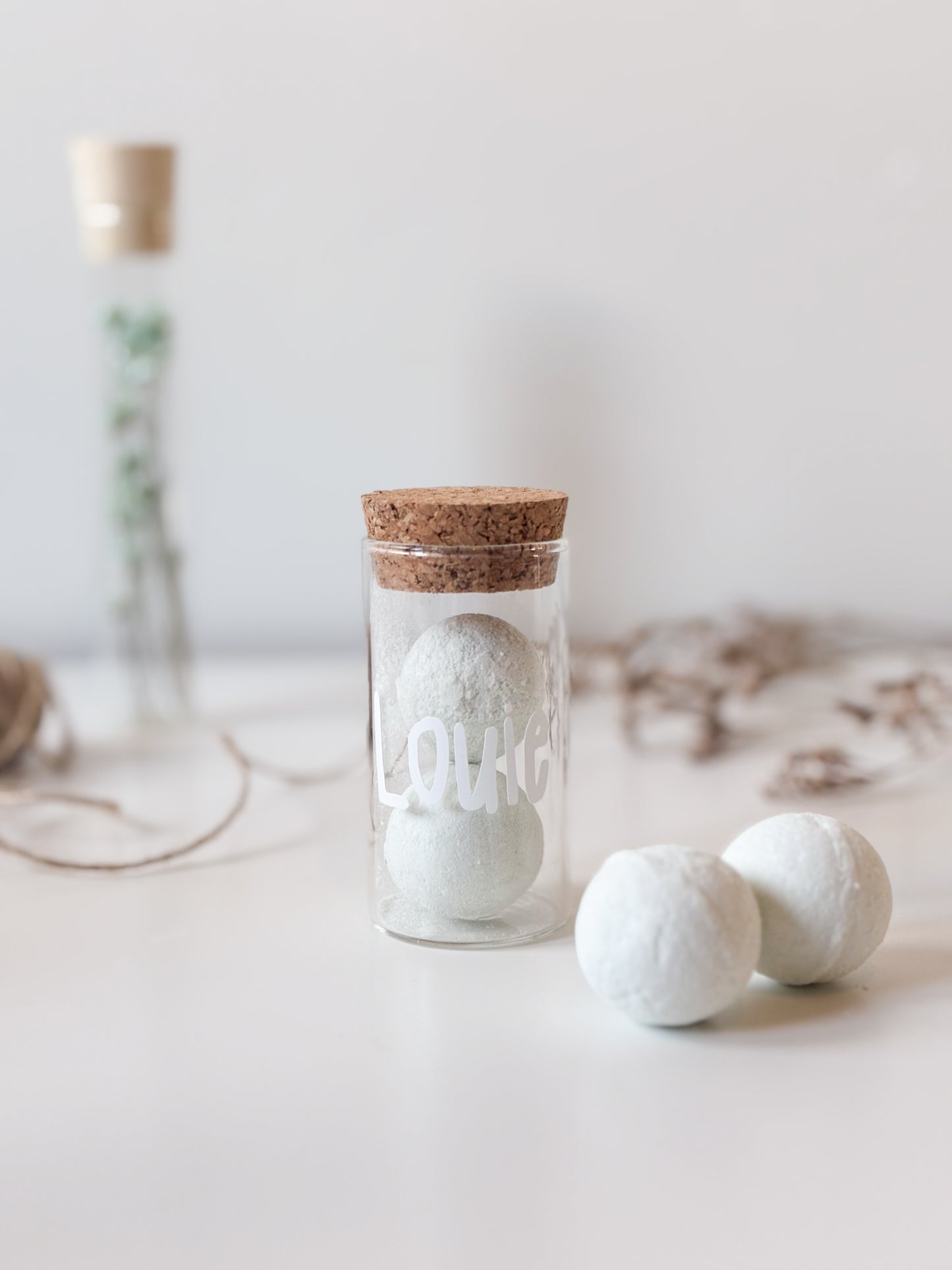 Bruisballetjes voor in bad in kleur blauw met geur eucalyptus voor doopsuiker - Atelier D