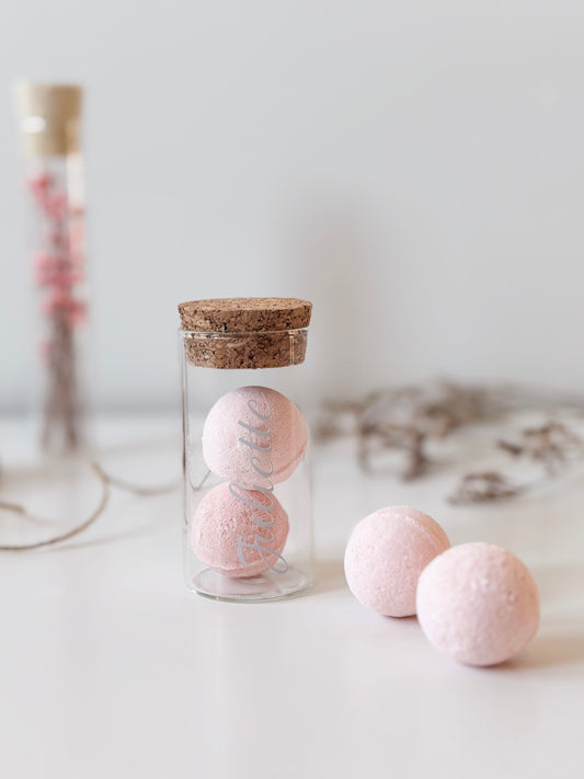 Bruisballetjes voor in bad in kleur roze met geur framboos voor doopsuiker - Atelier D