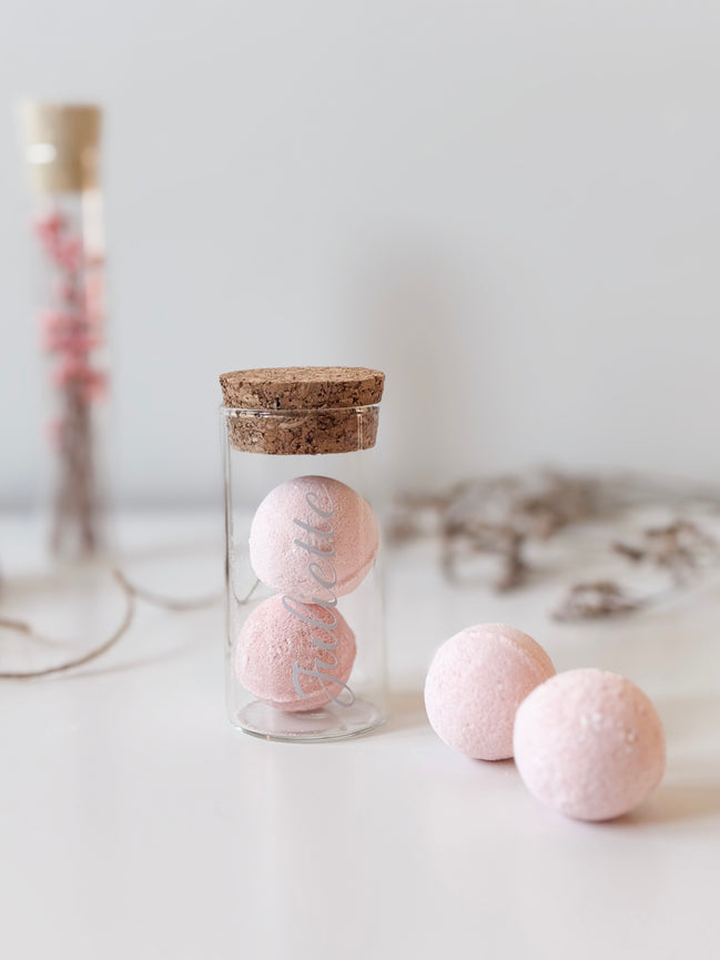 Bruisballetjes voor in bad in kleur roze met geur framboos voor doopsuiker - Atelier D