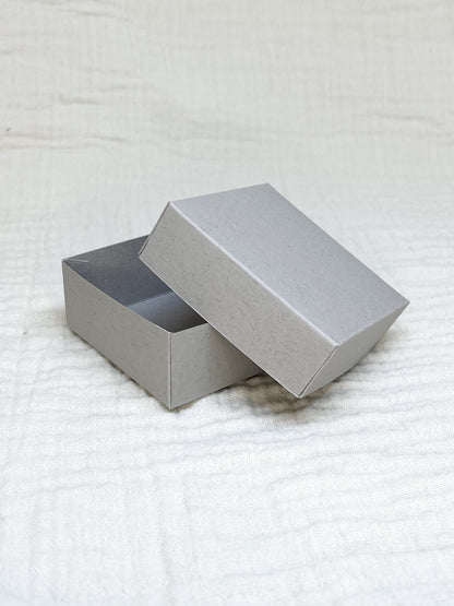 Dekseldoosje in china voor doopsuiker open - Atelier D