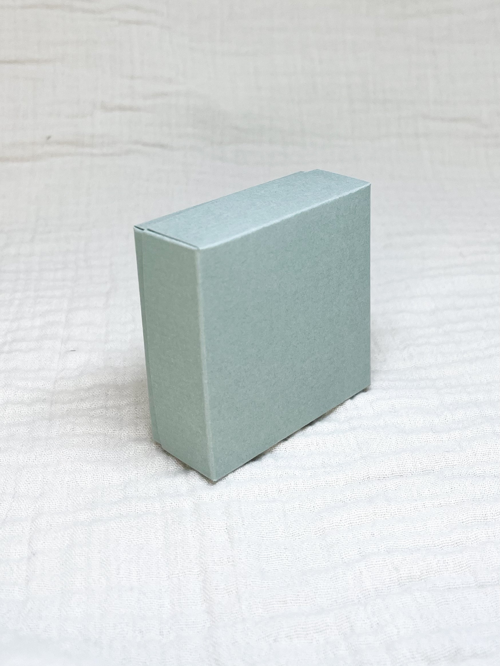 Dekseldoosje in eucalyptus voor doopsuiker - Atelier D