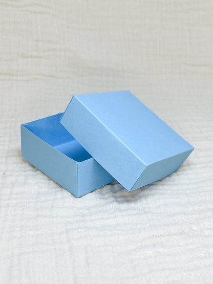 Dekseldoosje in hemelsblauw voor doopsuiker open - Atelier D