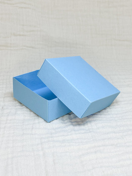 Dekseldoosje in hemelsblauw voor doopsuiker open - Atelier D