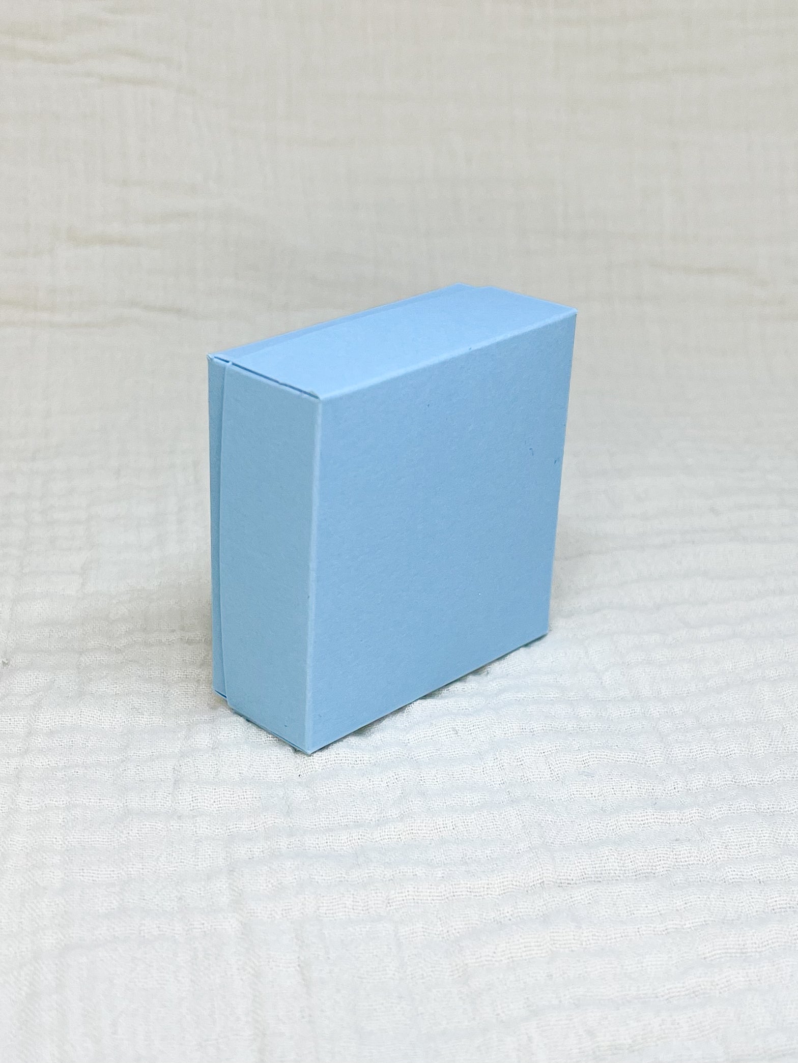 Dekseldoosje in hemelsblauw voor doopsuiker - Atelier D