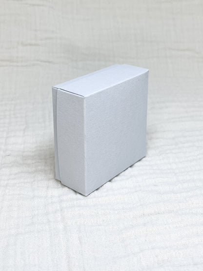 Dekseldoosje in parelgrijs voor doopsuiker - Atelier D