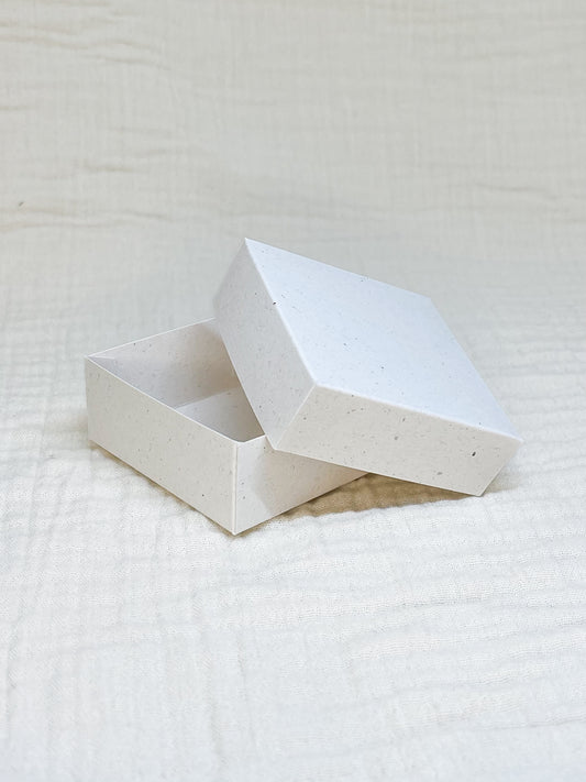 Dekseldoosje in spikkel voor doopsuiker open - Atelier D