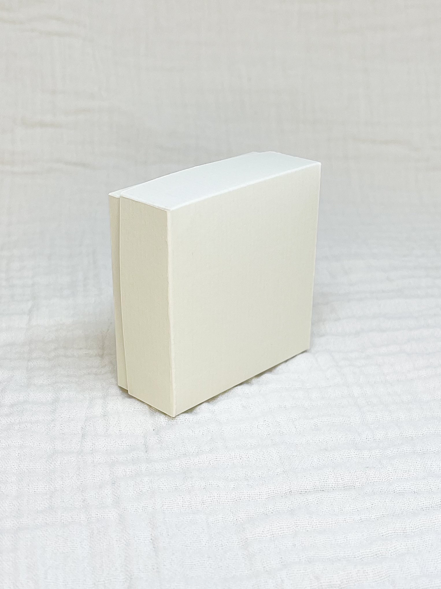 Dekseldoosje in vanille voor doopsuiker - Atelier D