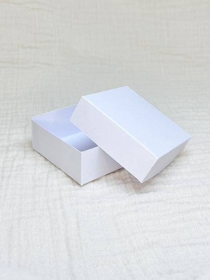 Dekseldoosje in wit voor doopsuiker open - Atelier D