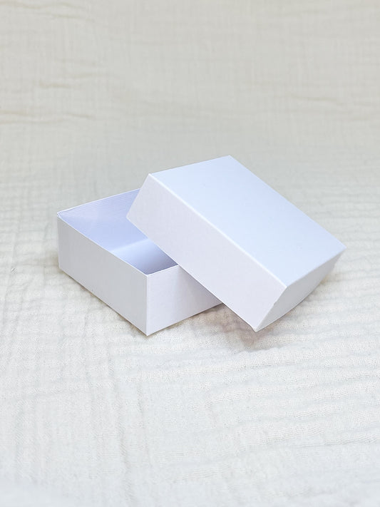 Dekseldoosje in wit voor doopsuiker open - Atelier D