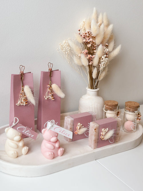 Foto van afgewerkte doopsuiker, doopsuiker laten maken voor een meisje in roze kleuren. Atelier D