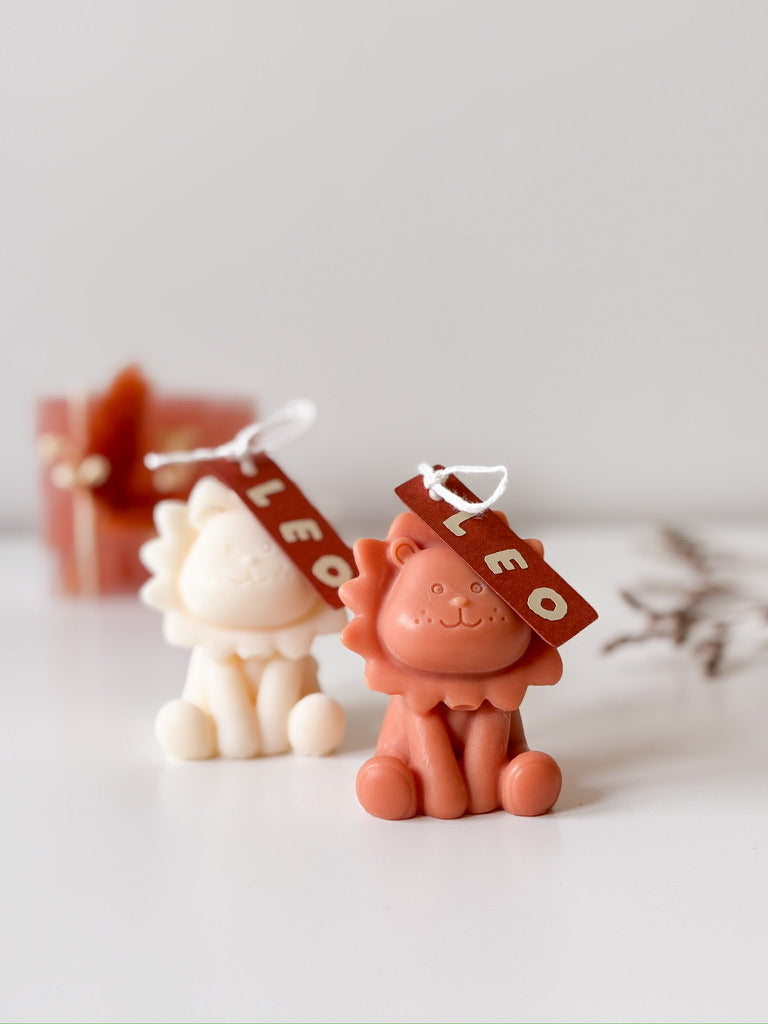 Kaarsje in de vorm van een leeuw in terracotta voor doopsuiker - Atelier D