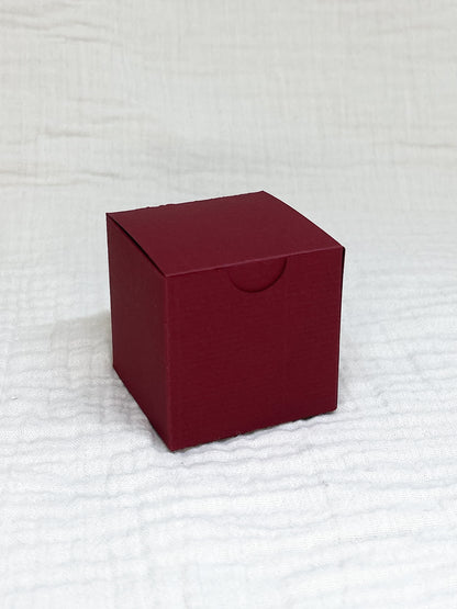 Kubusdoosje in bordeaux voor doopsuiker - Atelier D