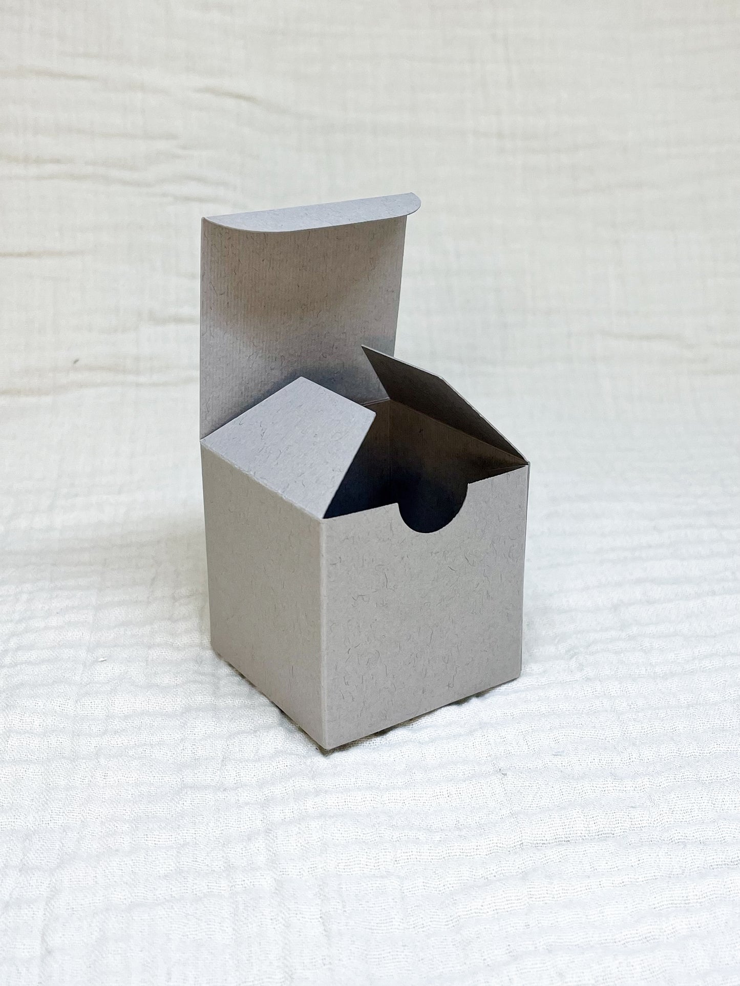 Kubusdoosje in china voor doopsuiker open - Atelier D