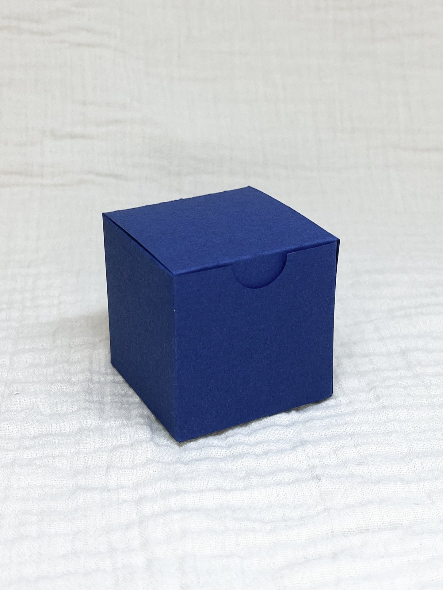 Kubusdoosje in donker blauw voor doopsuiker - Atelier D