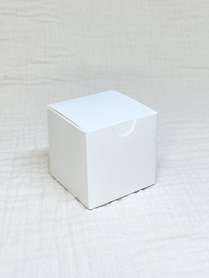 Kubusdoosje in gebroken wit voor doopsuiker - Atelier D