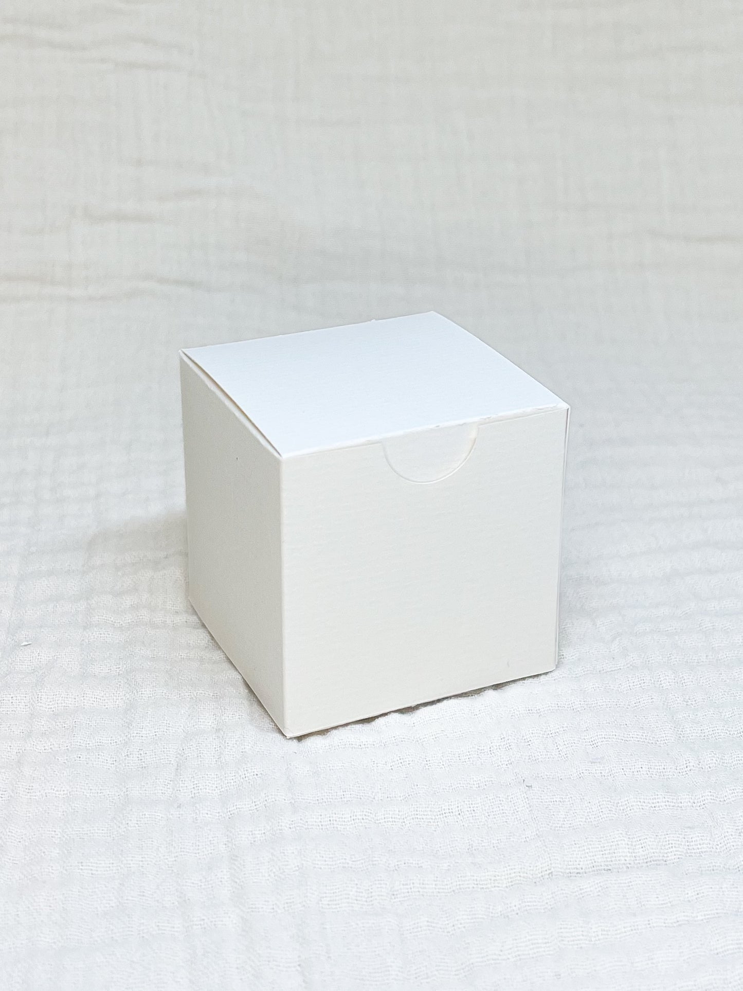 Kubusdoosje in linnen voor doopsuiker - Atelier D