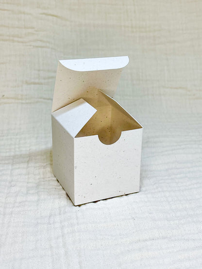 Kubusdoosje in spikkel voor doopsuiker open - Atelier D