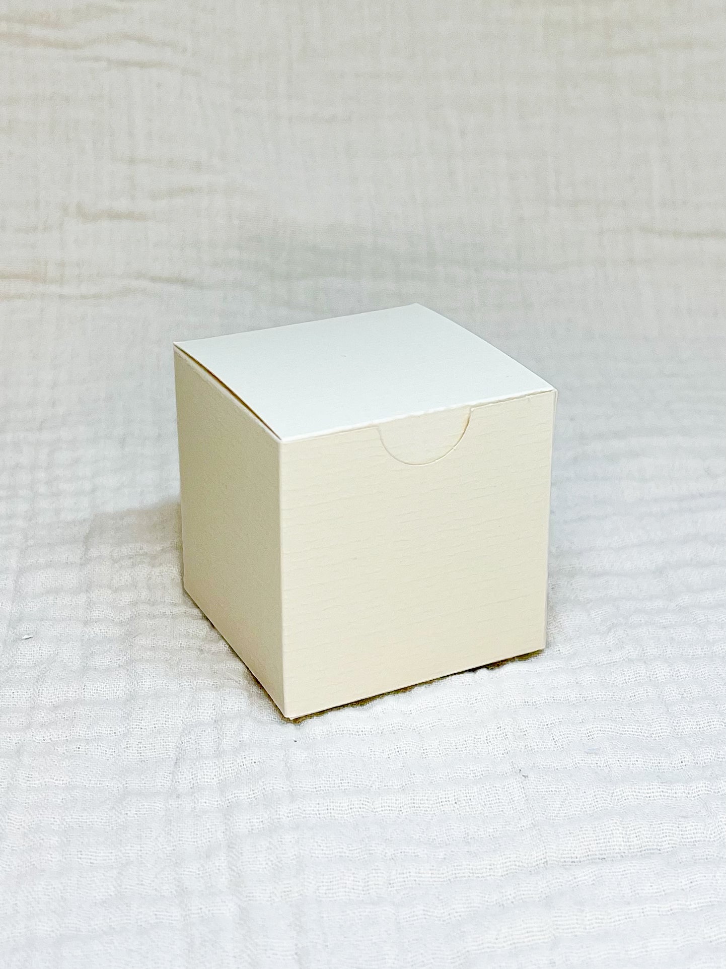 Kubusdoosje in vanille voor doopsuiker - Atelier D