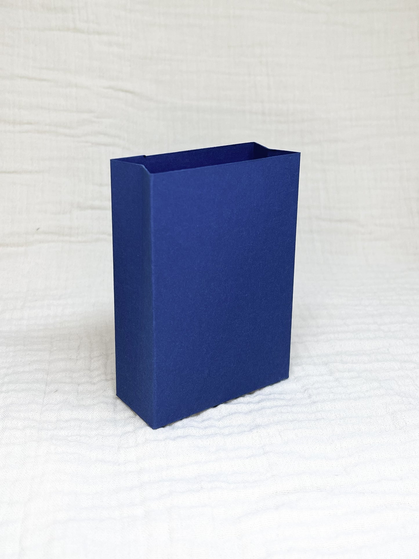 Laag doosje in donker blauw voor doopsuiker - Atelier D