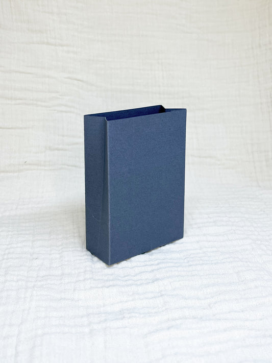 Laag doosje in donker grijs voor doopsuiker - Atelier D