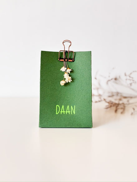 Laag doosje als verpakking voor doopsuiker. doopsuiker zelf maken.