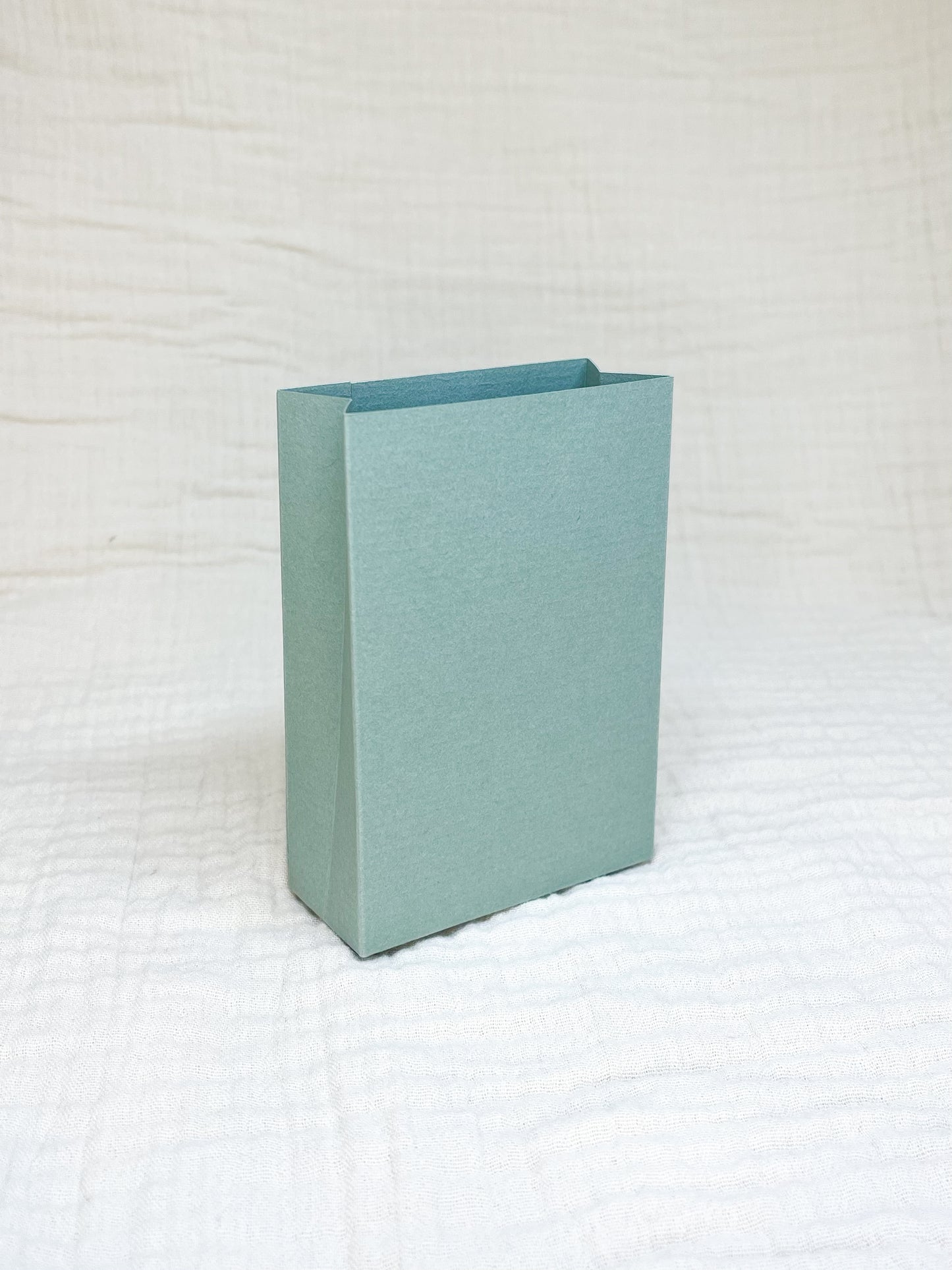 Laag doosje in eucalyptus voor doopsuiker - Atelier D