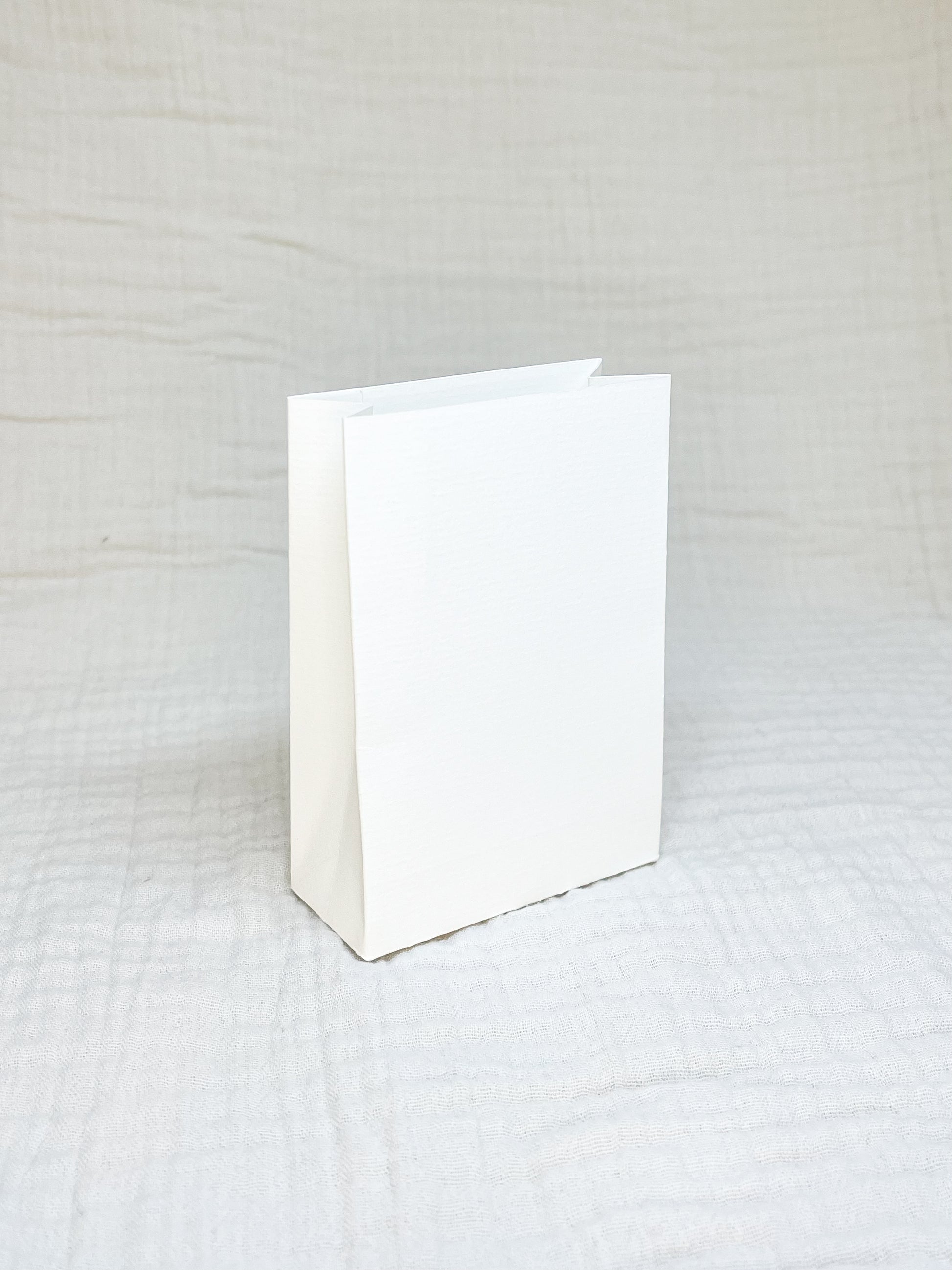 Laag doosje in gebroken wit voor doopsuiker - Atelier D