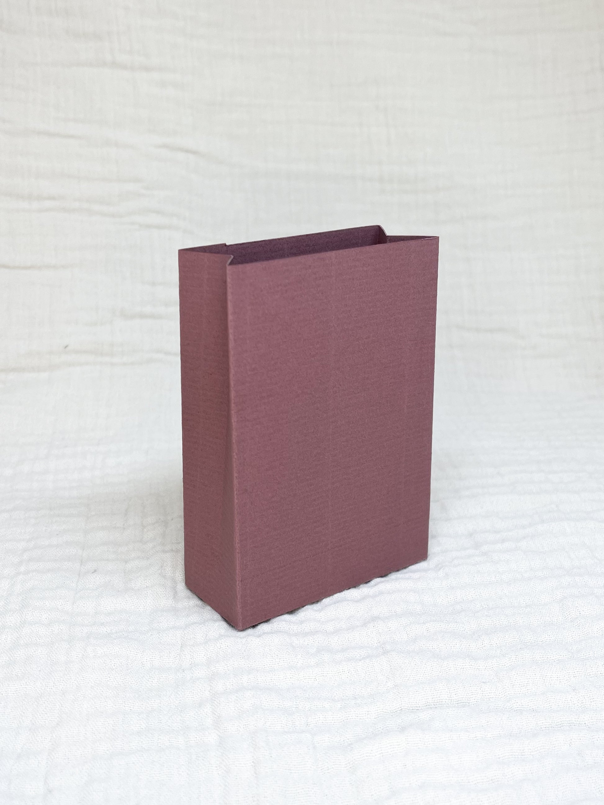 Laag doosje in kastanje voor doopsuiker - Atelier D