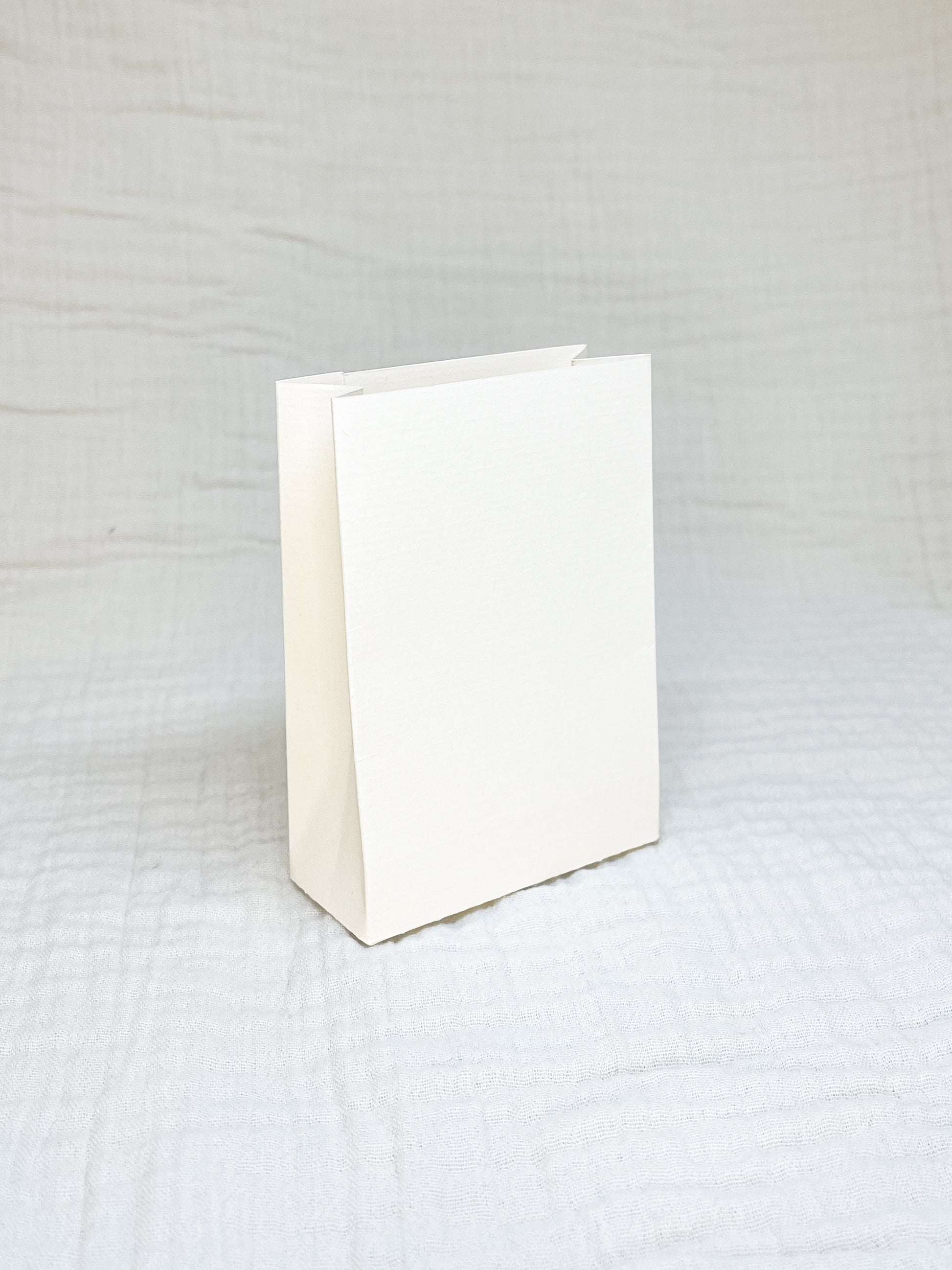 Laag doosje in linnen voor doopsuiker - Atelier D