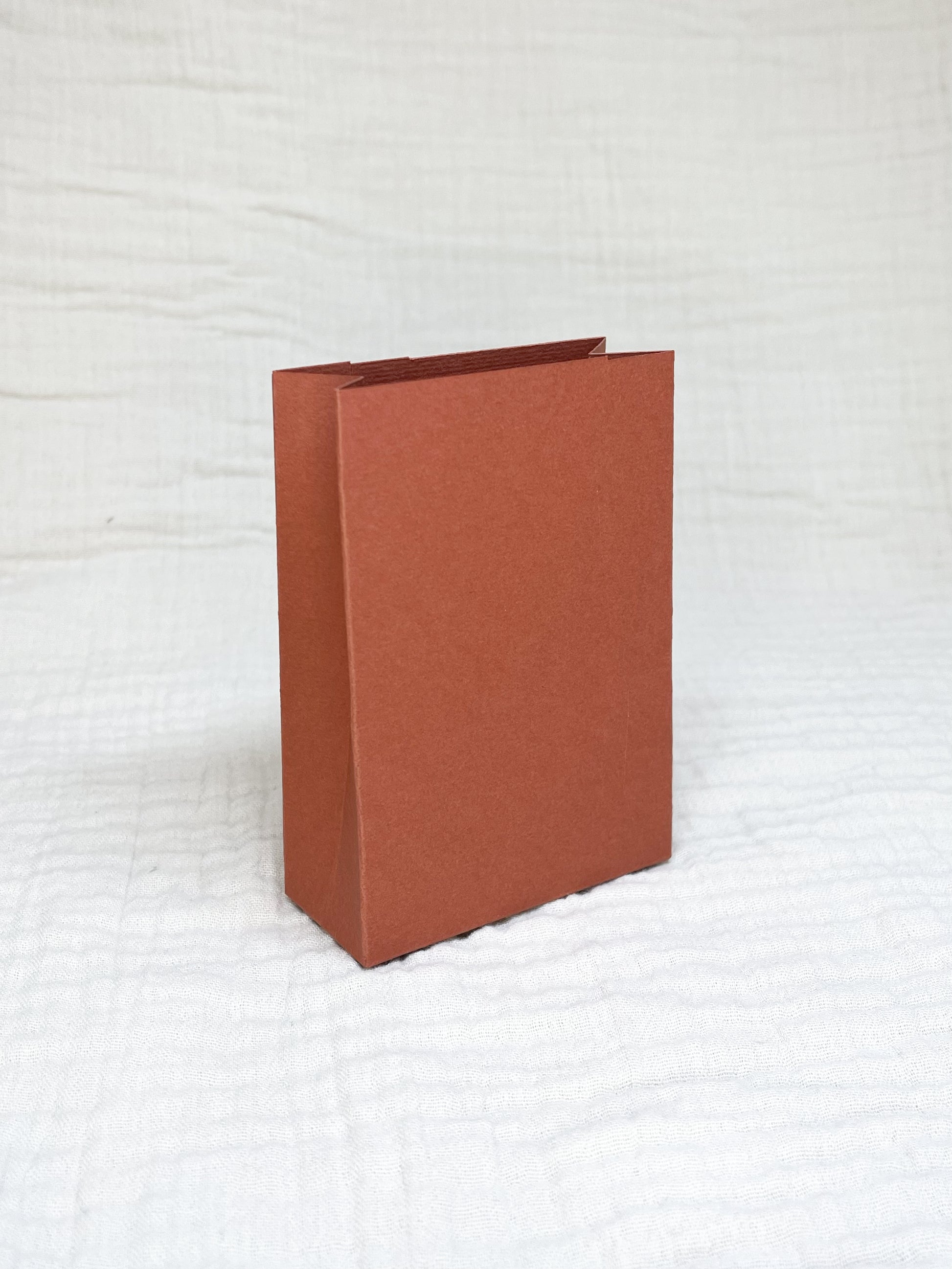 Laag doosje in roest voor doopsuiker - Atelier D