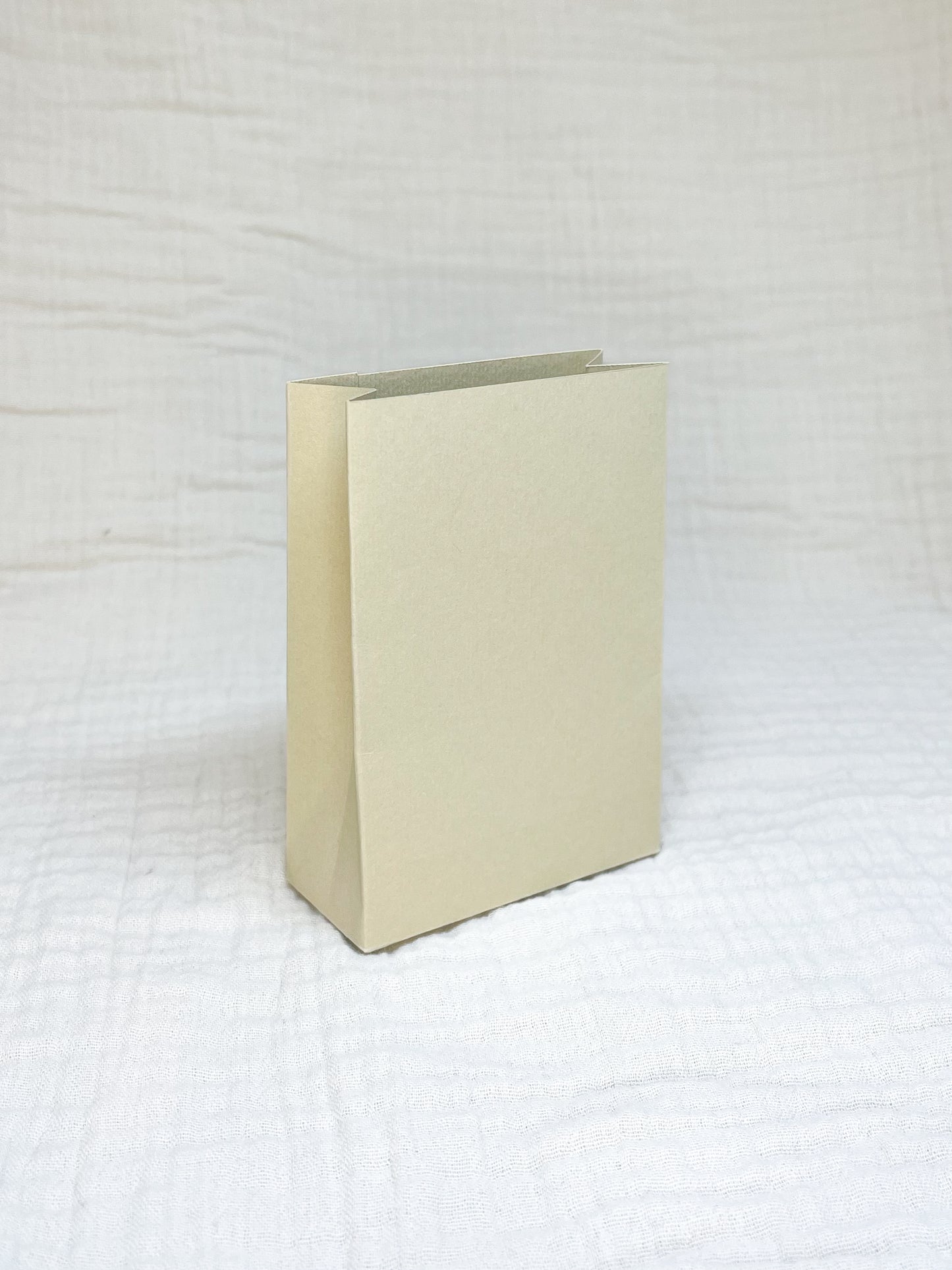 Laag doosje in zand voor doopsuiker - Atelier D