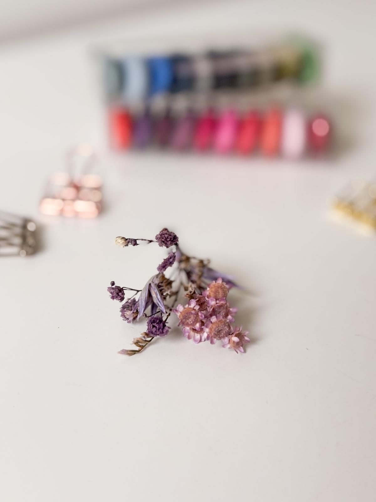 Staalpakketje van droogbloemen voor doopsuiker - Atelier D