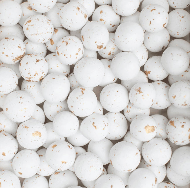 Foto van Sugar Choops, chocolade bolletjes die je kan gebruiken om je doopsuiker mee te vullen. doopsuiker zelf maken
