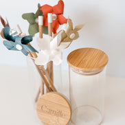 Uitdeelpot in glas met bamboe deksel voor doopsuiker. doopsuiker zelf maken.