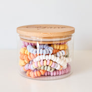 Uitdeelpot in glas met bamboe deksel voor doopsuiker. doopsuiker zelf maken.