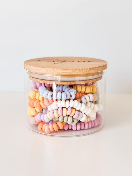 Uitdeelpot in glas met bamboe deksel voor doopsuiker. doopsuiker zelf maken.