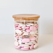 Uitdeelpot in glas met bamboe deksel voor doopsuiker. doopsuiker zelf maken.